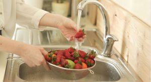How to Clean Strawberries Effectively