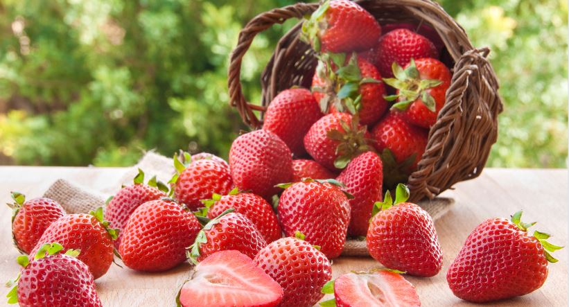 how to clean strawberries?