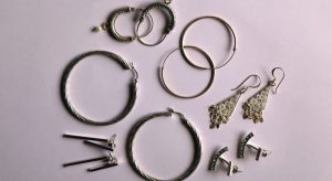 Step-by-step Guide on How to Clean Silver Earrings Using Household Items